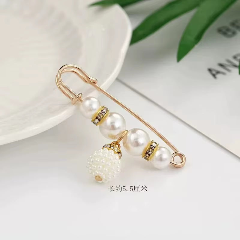 New Pearls Pin Brooch for Women Waist Tighting Clip Safety Pin Brooch Sweater Cardigan Buckle Brooches Jewelry Gift