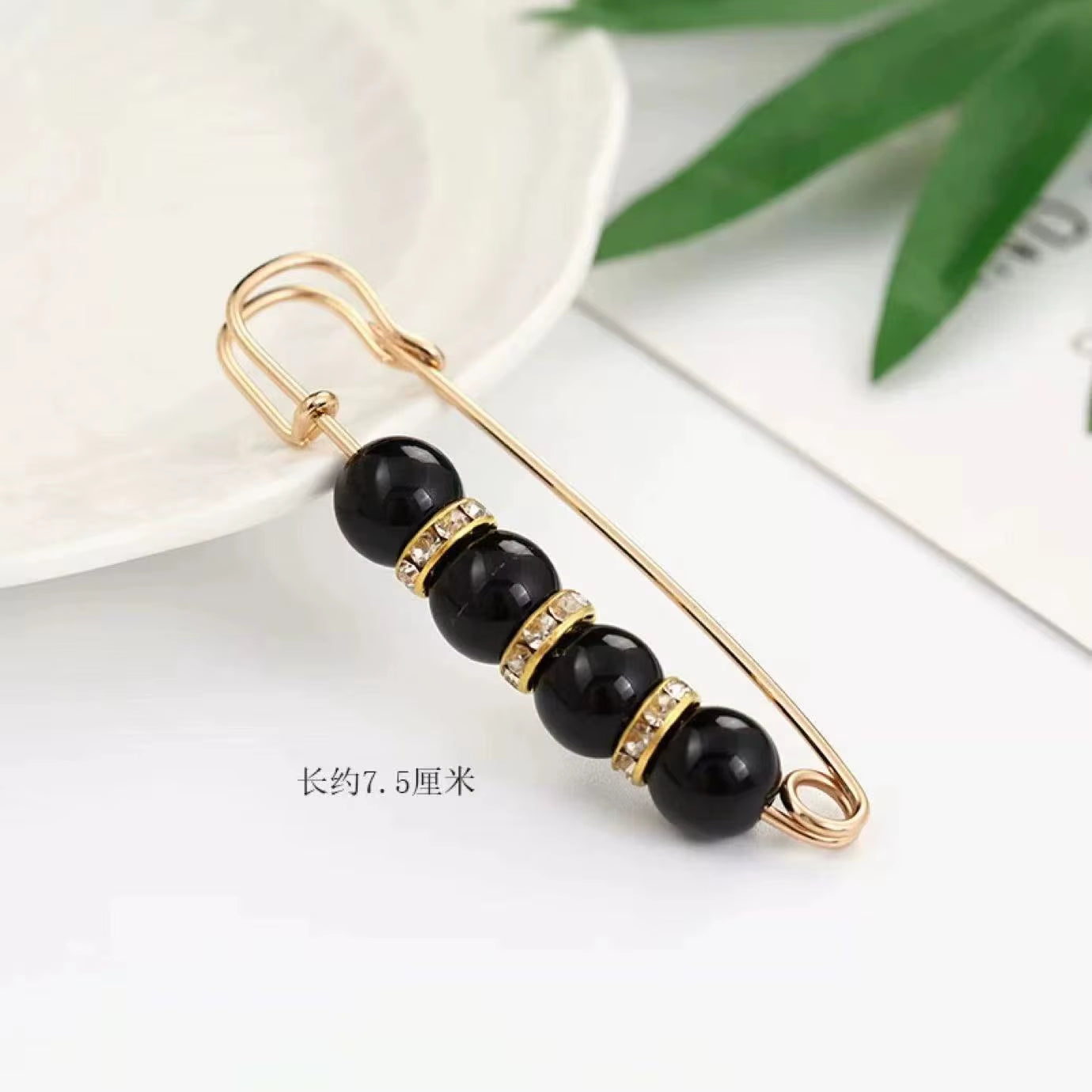 New Pearls Pin Brooch for Women Waist Tighting Clip Safety Pin Brooch Sweater Cardigan Buckle Brooches Jewelry Gift
